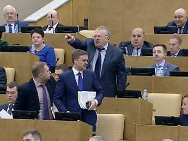 «Расстреливать и вешать!»: Жириновский в Госдуме набросился на единороссов (ВИДЕО)