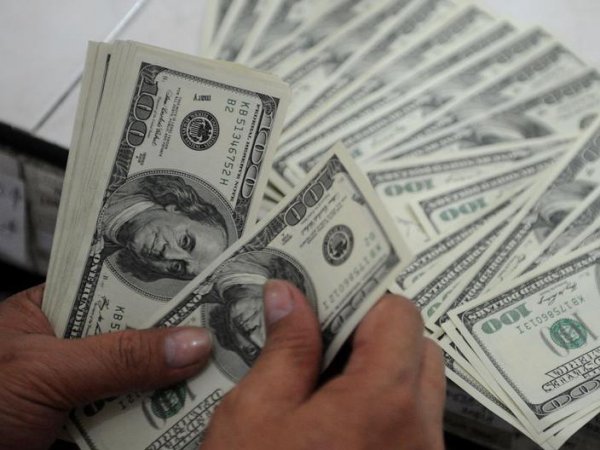 Курс доллара на сегодня, 21 марта 2017: эксперты посоветовали россиянам закупаться валютой