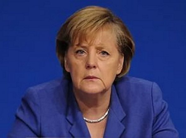 Фрау Гитлер: Меркель в нацистской форме появилась на обложке журнала