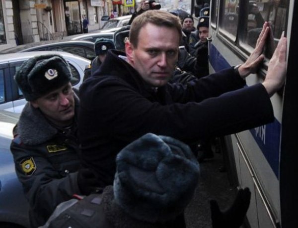 Митинг Навального 26 марта 2017 года закончился для политика ночевкой в ОВД до суда (ФОТО)