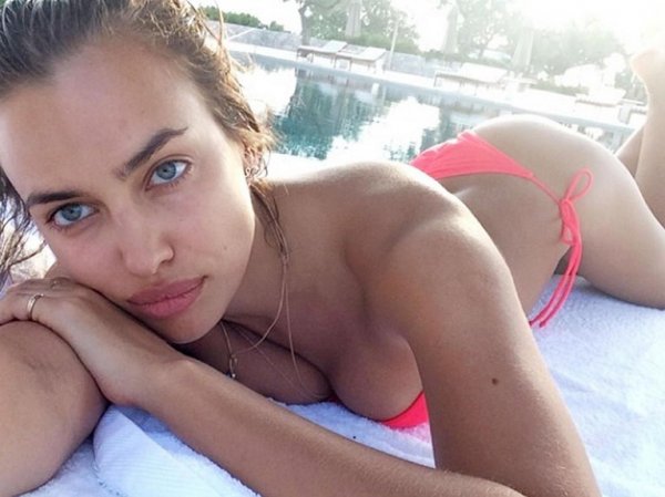 Беременная Ирина Шейк оголила грудь на ФОТО в Instagram