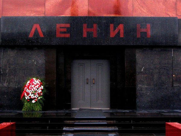 В РПЦ заявили о необходимости захоронения Ленина