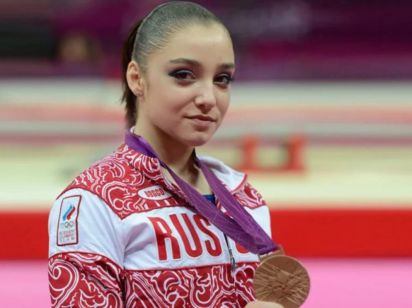 Беременная гимнастка Алия Мустафина продает "олимпийский" BMW (ФОТО)