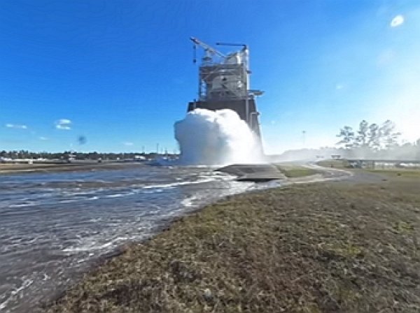 NASA опубликовало ВИДЕО выпуска пара из ракетного двигателя на головы зрителей