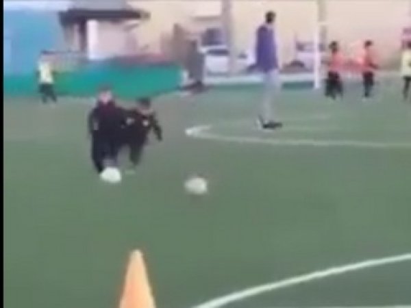 YouTube ВИДЕО: 4-летний футболист-костолом потряс Сеть своей жестокостью