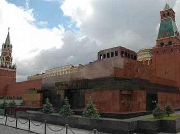 РПЦ за границей призвала похоронить тело Ленина и снести памятники ему