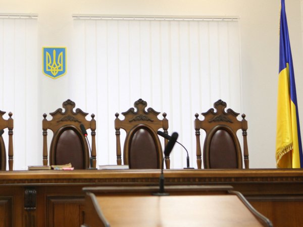 "Боевой раскрас" украинской судьи шокировал соцсети (ФОТО)