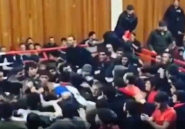 YouTube ВИДЕО: турнир по борьбе в Дагестане завершился массовой дракой зрителей