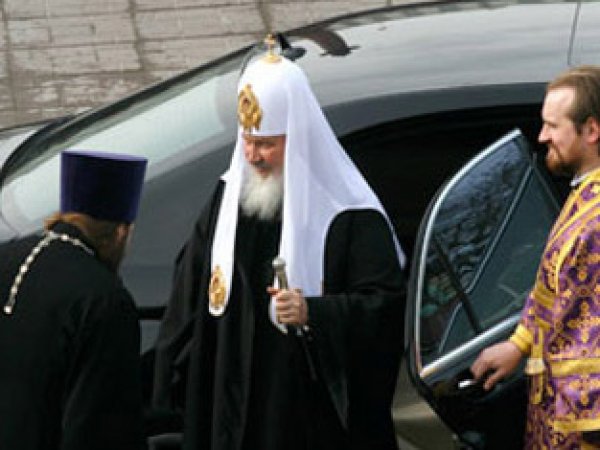 В РПЦ рассказали, почему патриарх не должен ездить на "Ладе Калине" (ВИДЕО)