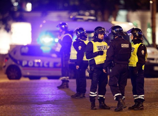 Опубликовано ВИДЕО нападения на полицейских в Париже