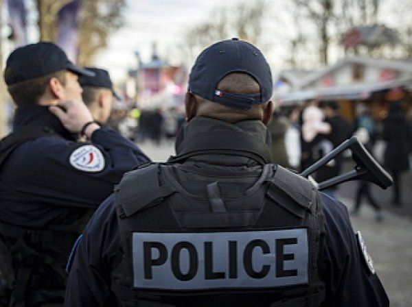 На Елисейских полях в Париже произошла стрельба: погибли двое полицейских