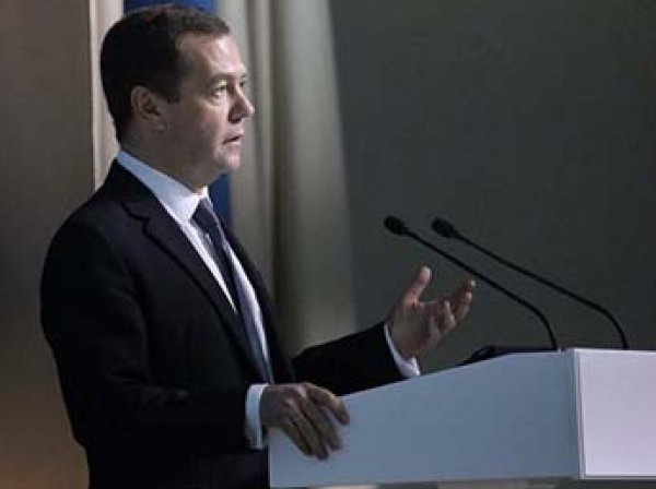 Социологи: половина россиян поддерживает отставку Медведева