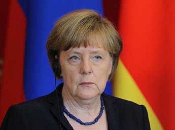СМИ: Меркель тайно передала досье на Путина британским спецслужбам