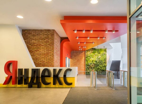СМИ: "Яндекс" сделает свой навигатор и карты частично платными