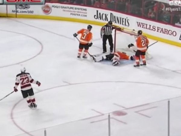 YouTube ВИДЕО: вратарь рухнул без сознания прямо во время матча НХЛ
