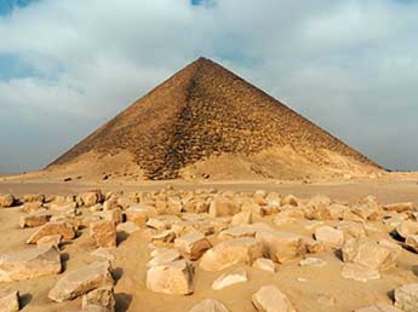 Археологи нашли в Каире ранее неизвестную древнеегипетскую пирамиду