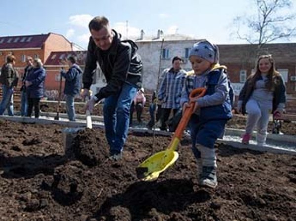 СМИ: губернатор Приморья вышел на субботник в куртке за полмиллиона рублей