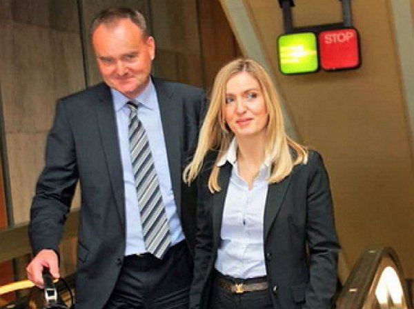 «Не смог укротить жену»: чешский посол лишился должности из-за твитов супруги