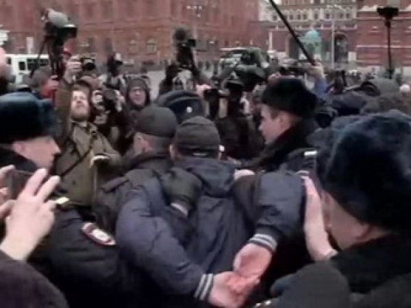 Митинг в Москве 2 апреля 2017 года: Манежную площадь перекрыли бойцы Росгвардии, идут задержания (ФОТО, ВИДЕО)