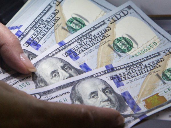 Эксперты: доллар и евро начнут расти к концу апреля