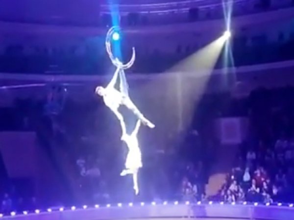 В минском цирке гимнастка упала из-под купола цирка
