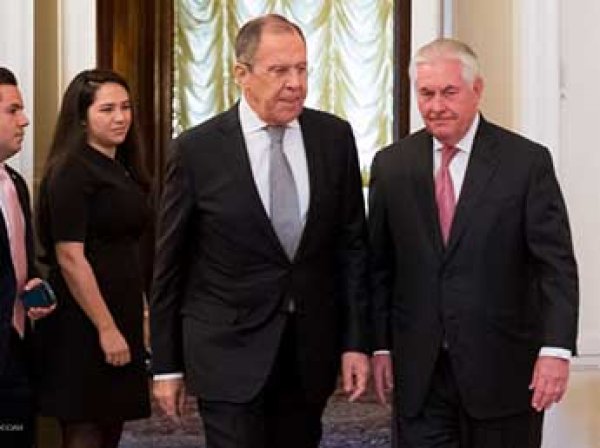 ИноСМИ раскрыли причину визита Тиллерсона в Москву: он привез Путину "секретный план" Трампа