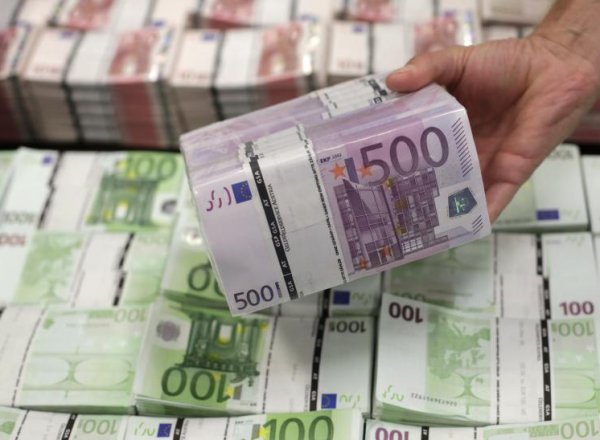 Курс доллара и евро на сегодня, 25 апреля 2017: прогноз экспертов — евро может обвалиться через две недели