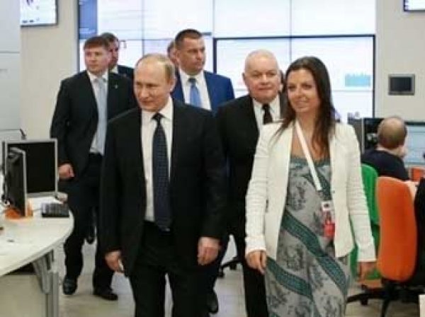 "Шеф, все пропало!": сенатор США принесла на заседание "засекреченное" ФОТО  Путина и Симоньян