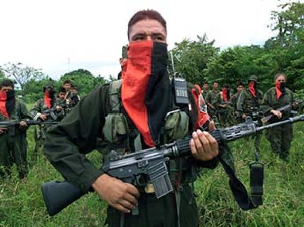 В Колумбии россиянин сбежал из плена, ранил пятерых их же оружием и скрылся в джунглях