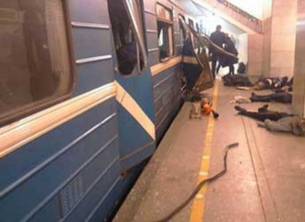 Число погибших от теракта в метро Петербурга выросло до 16 человек
