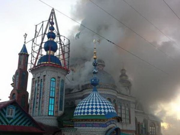 Пожар в храме Всех религий в Казани сегодня, 10.04.2017: есть жертвы (ФОТО, ВИДЕО)