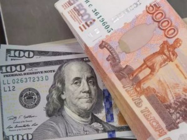 Курс доллара на сегодня, 10 апреля 2017: прогноз экспертов - новые санкции США вернут рубль в 1998 год