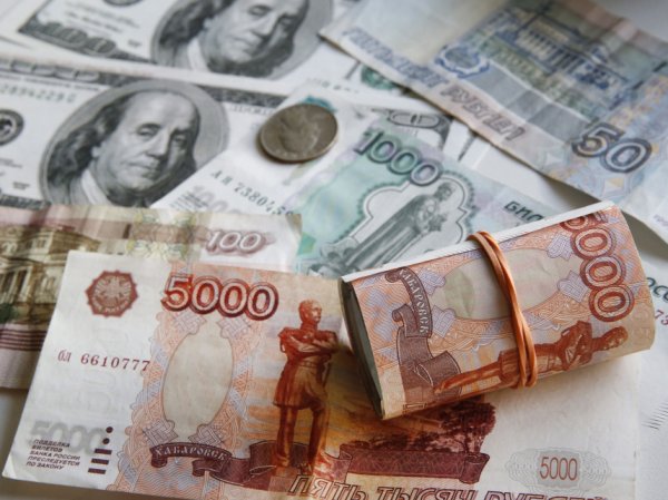 Курс доллара на сегодня, 17 апреля 2017: Титов предрекает обвал рубля из-за "пузыря" на валютном рынке