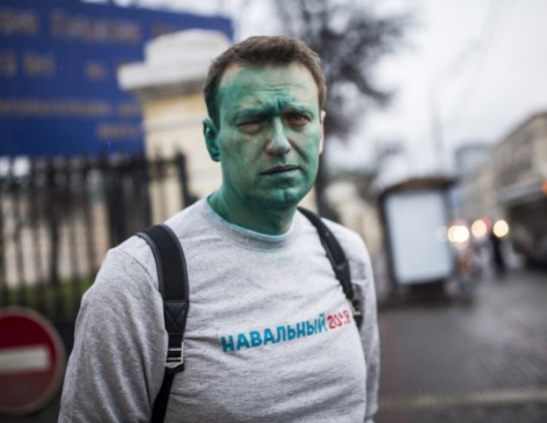 На YouTube появилось ВИДЕО нападения на Навального с зеленкой в Москве