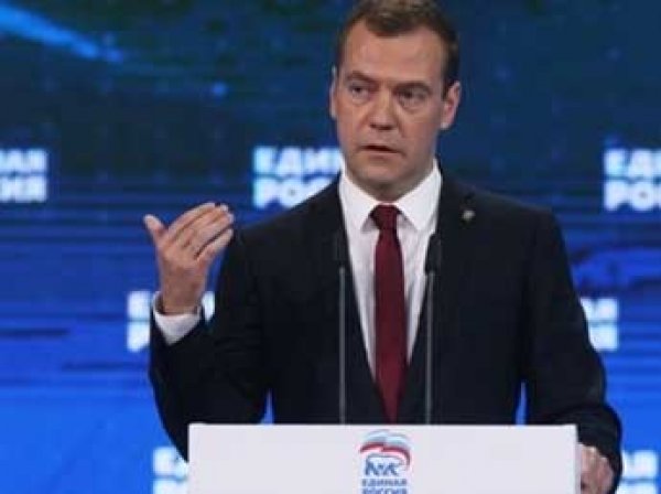 "Берут там всякую разную муть": Медведев прокомментировал митинги и расследование Навального