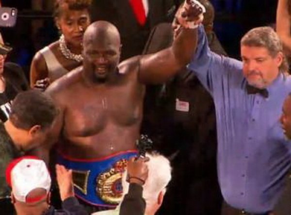 48-летний боксер Джеймс Тони одержал 77-ю победу и стал чемпионом мира WBF (ВИДЕО)