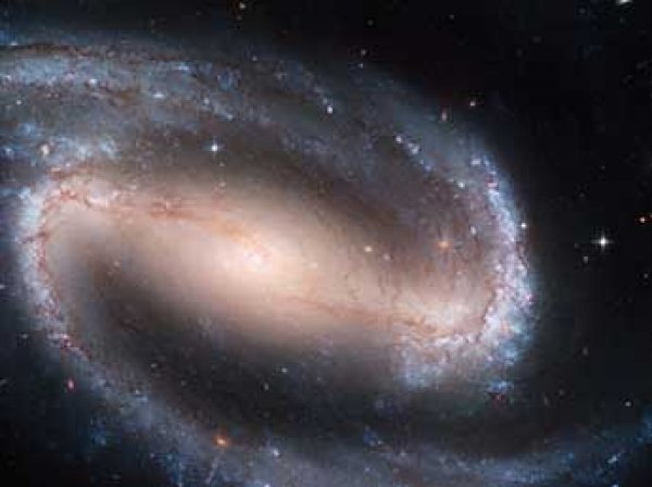 Телескоп Hubble прислал необычное ФОТО «кружащихся в вальсе» галактик