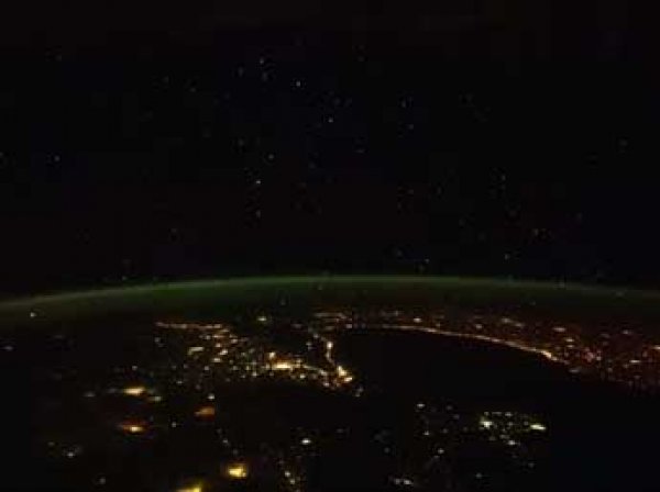 Французский астронавт снял на ВИДЕО странное "защитное поле" Земли