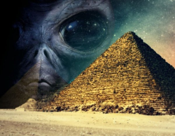 В секретной комнате в египетской пирамиде нашли капсулу с пришельцем