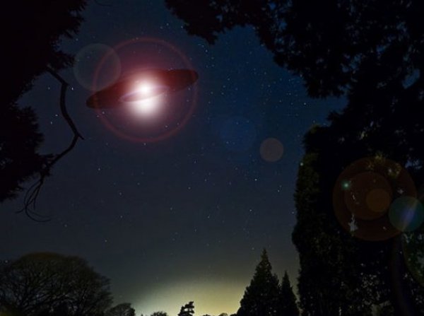 Уфологи выложили на YouTube ВИДЕО с "замаскированным кораблем пришельцев" на орбите