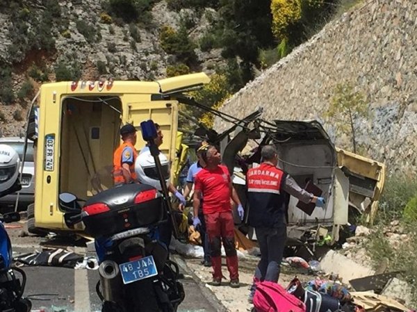 Авария в Турции сегодня 18 мая 2017: опубликовано ВИДЕО последствий ДТП автобуса с россиянами (ФОТО, ВИДЕО)
