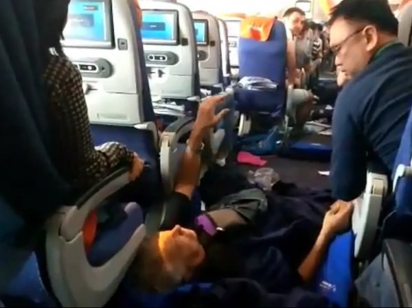 Турбулентность в самолете рейса "Москва — Бангкок": командир экипажа раскрыл подробности ЧП