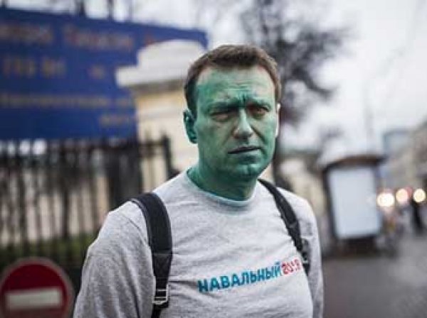 В напавшем на Навального опознали активиста SERB, но лидер движения это опроверг (ФОТО, ВИДЕО)