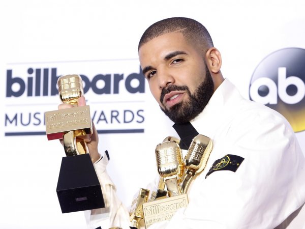 Рэпер Дрейк побил рекорд Адель по числу побед в номинациях Billboard Music Awards (ВИДЕО)
