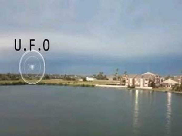 В США сняли на ВИДЕО "заряжающихся" от грозы сразу три НЛО
