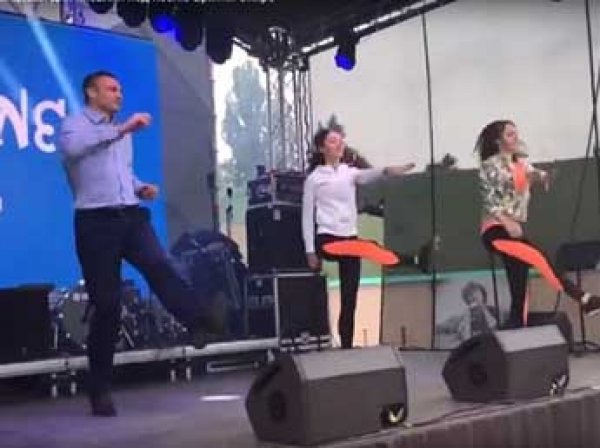 Сеть развеселило ВИДЕО танцев Кличко для волонтеров "Евровидения" под Бритни Спирс