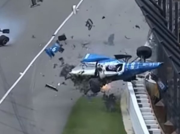 YouTube ВИДЕО: болид пилота IndyCar перевернулся в воздухе после аварии