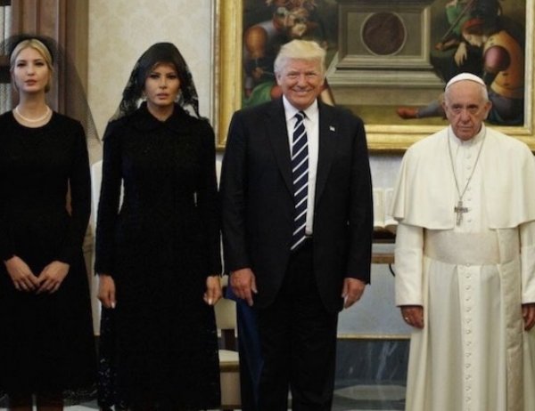 "Семейка Адамс на приеме": встреча семьи Трампа с Папой Римским породила мемы в Сети (ФОТО, ВИДЕО)