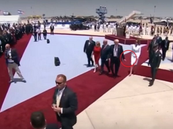 Меланья Трамп отшвырнула руку Трампа во время официального визита в Израиль
