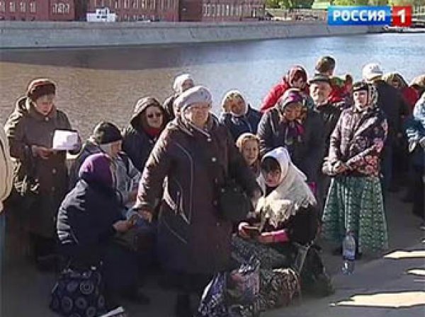 Мощи Николая Чудотворца в Москве 2017 собрали 1,5-километровую очередь к храму Христа Спасителя  (ВИДЕО)